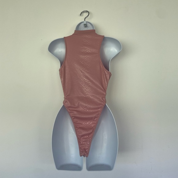 Pink bodysuit - Picture 6 of 7